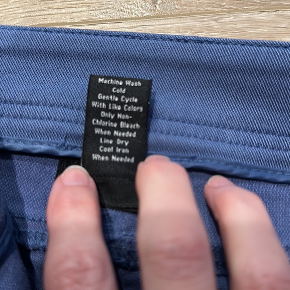 ATTYRE New York Blue lightweight denim Pants with pearl detail near hem Sz 4 - Picture 9 of 9